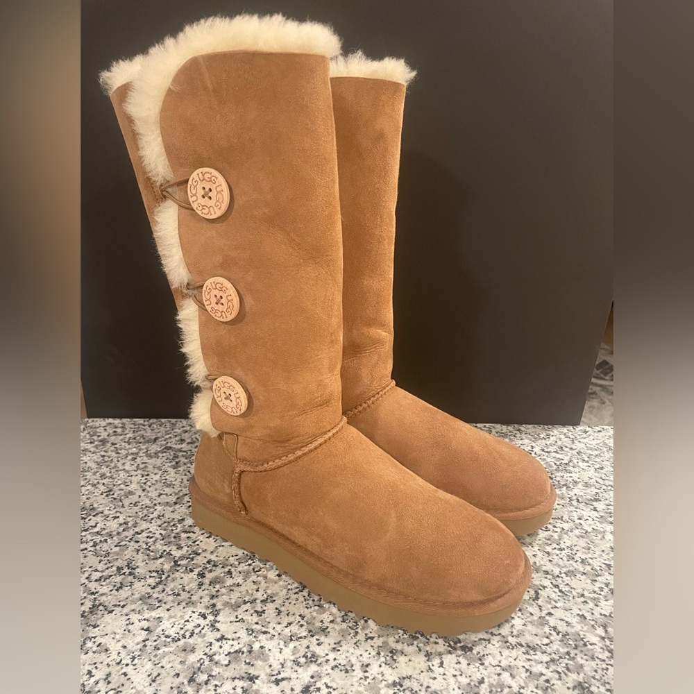 Ugg Bailey Button Triplet